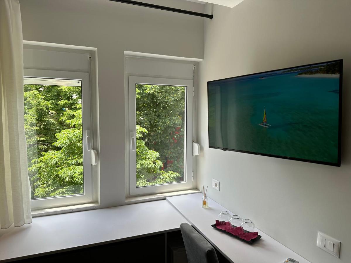 Soin Rooms Tiranë Luaran gambar