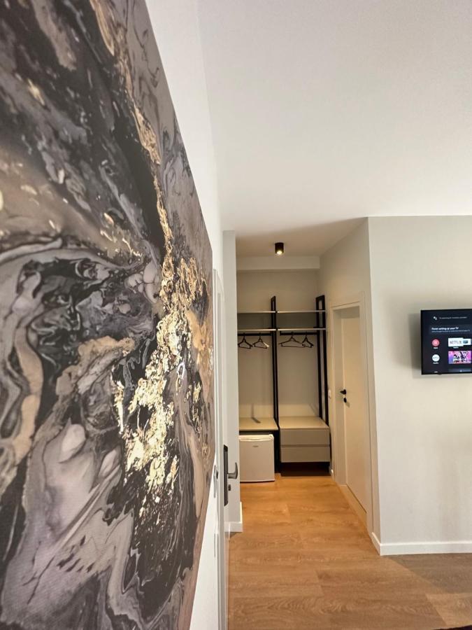 Soin Rooms Tiranë Luaran gambar
