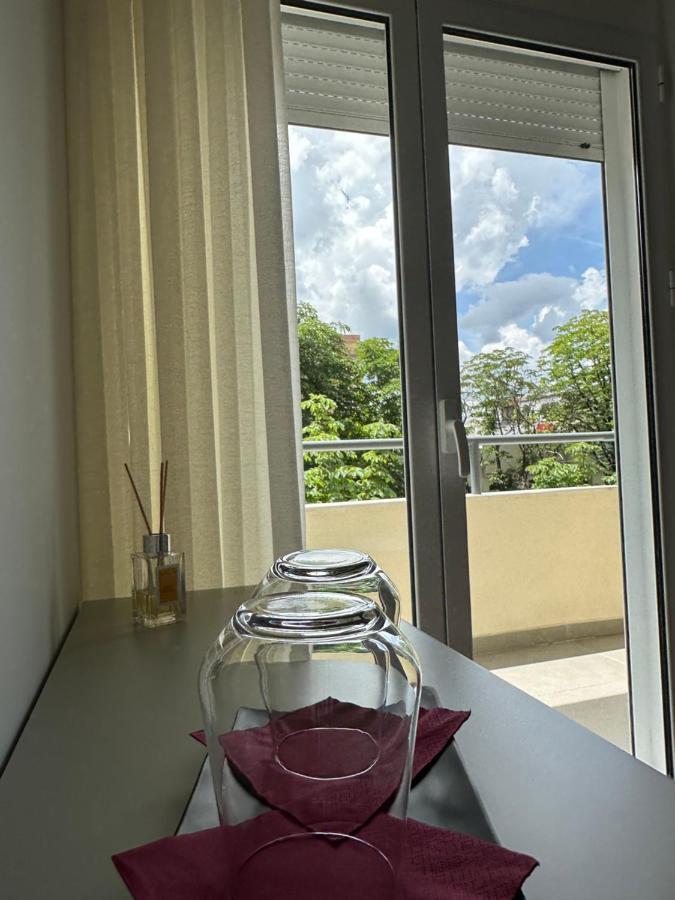 Soin Rooms Tiranë Luaran gambar