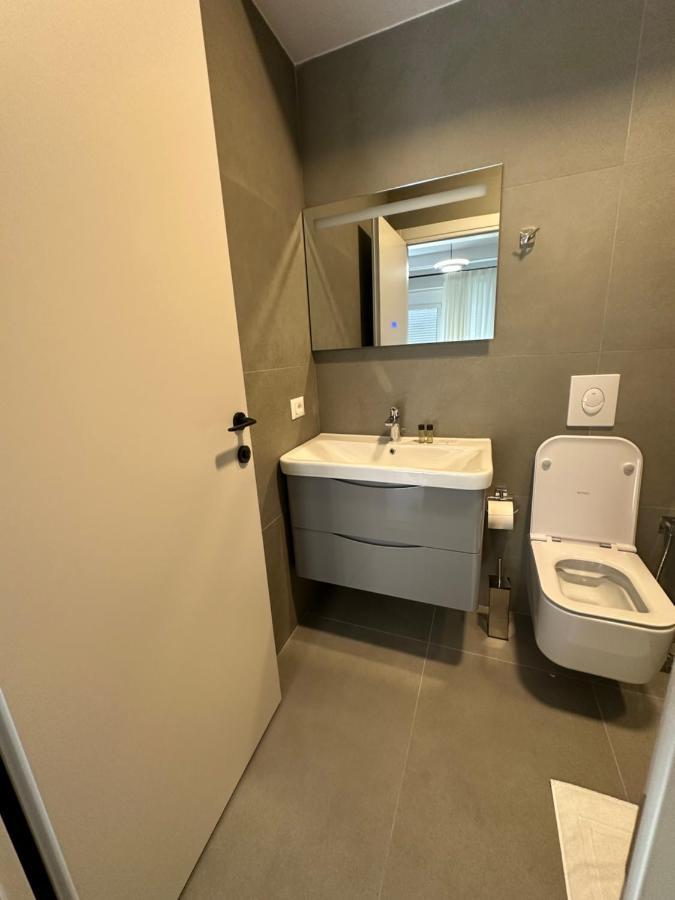 Soin Rooms Tiranë Luaran gambar