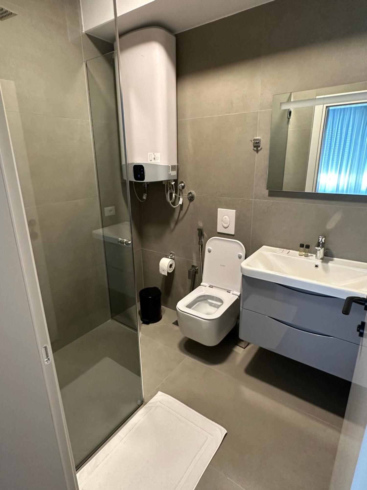 Soin Rooms Tiranë Luaran gambar